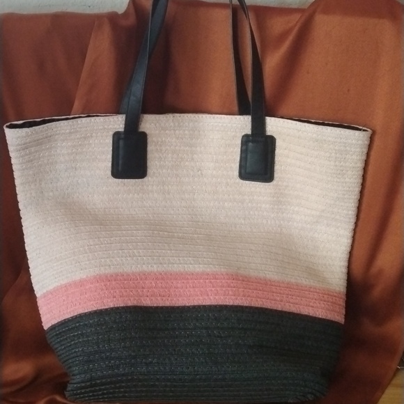 Spring + Mercer sundress/ H&M straw tote - Picture 8 of 11